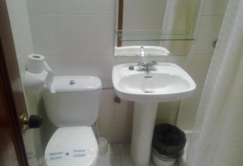 اتاق استاندارد با تخت‌های تاشو, Moon Hostel Bio
