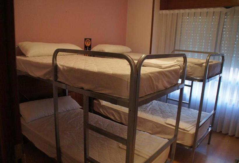 Standard Triple Room, Moon Hostel Bio