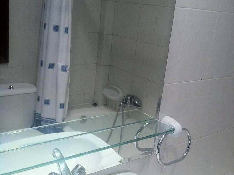 اتاق استاندارد سه نفره, Moon Hostel Bio