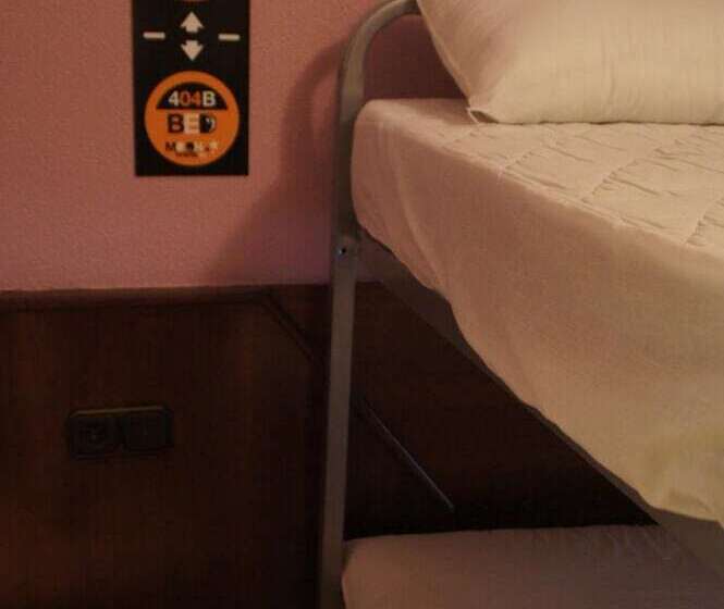 اتاق استاندارد سه نفره, Moon Hostel Bio