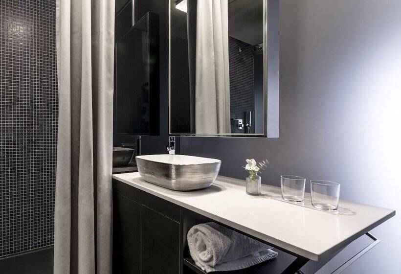 اتاق کلاب, 9hotel Mercy