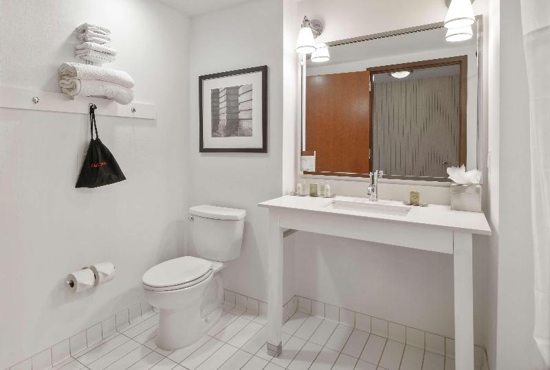 اتاق استاندارد با تخت بزرگ, Doubletree By Hilton Raleigh Cary