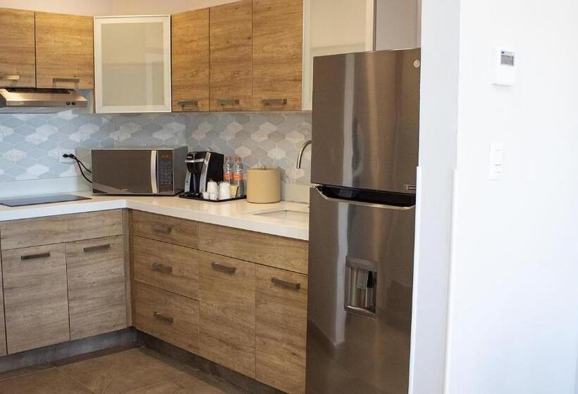 سوئیت با چشم‌انداز, Holiday Inn Express Guaymas, An Ihg