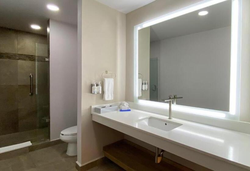 سوئیت با چشم‌انداز, Holiday Inn Express Guaymas, An Ihg