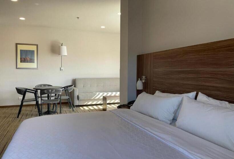 سوئیت با چشم‌انداز, Holiday Inn Express Guaymas, An Ihg