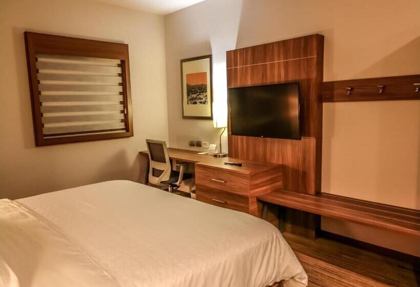 اتاق استاندارد با تخت بزرگ, Holiday Inn Express Guaymas, An Ihg