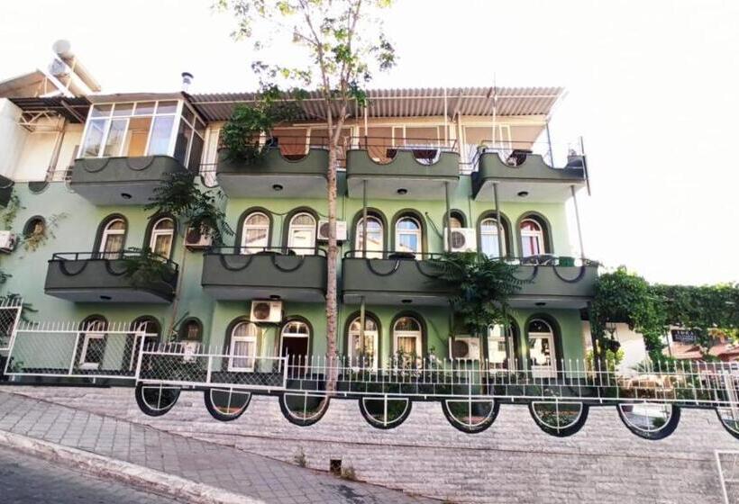 اتاق استاندارد با بالکن و چشم‌انداز دریا, Ideal Pansiyon