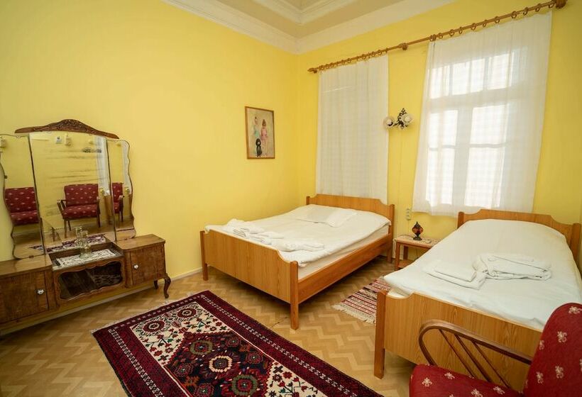 Quarto Triplo Estandar Banheiro Compartilhado, Istanbul Pansiyon