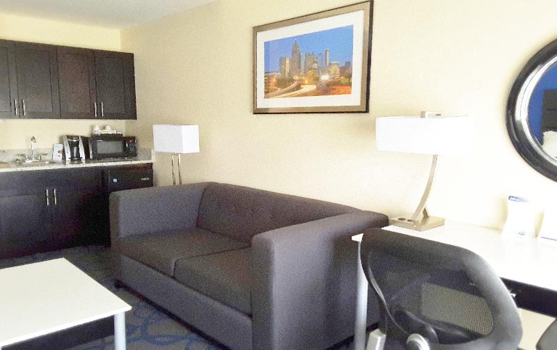 Люкс Кровать Кинг, Holiday Inn Express Hotel & Suites Lawrenceville, An Ihg