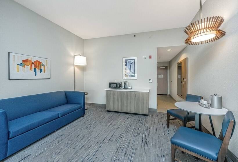 Suite Adaptée aux Personnes à Mobilité Réduite, Holiday Inn Express & Suites Charleston Arpt Conv Ctr Area, An Ihg