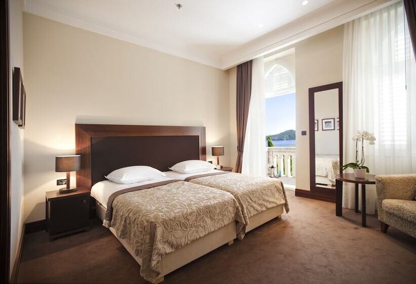 اتاق لوکس با چشم‌انداز دریا, Villa Orsula