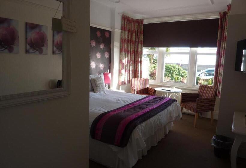 اتاق لوکس با چشم‌انداز دریا, Pebbles Guest House