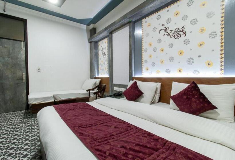غرفة كلاسيكية ثلاثية, Baba Deluxe At New Delhi Railway Station  By Rcg Hotels