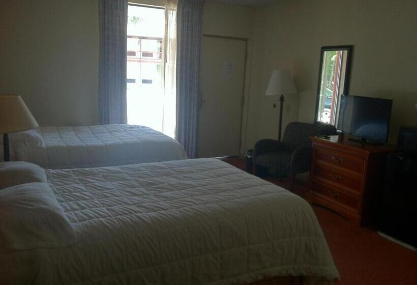 Номер Стандарт 2 Двуспальные Кровати, Fairbridge Inn And Suites West Point