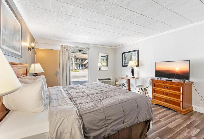 Номер Deluxe Кровать Кинг, Fairbridge Inn And Suites West Point