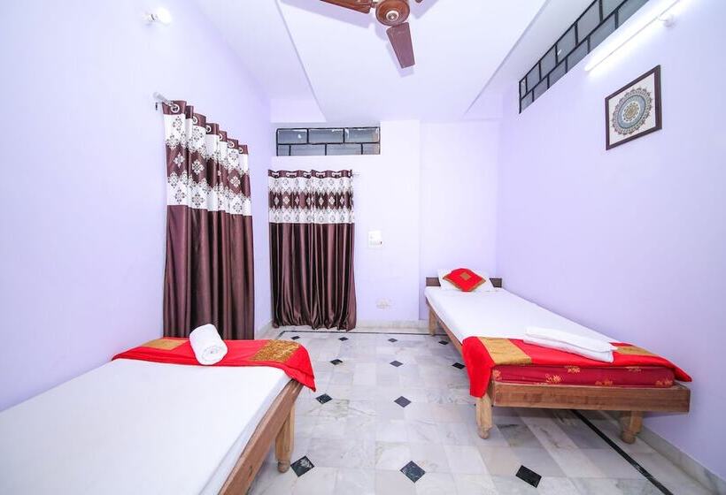 تختخواب در اتاق مشترک, Rishikesh Sadan