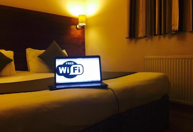 اتاق استاندارد سه نفره, Stockwood Hotel   Luton Airport