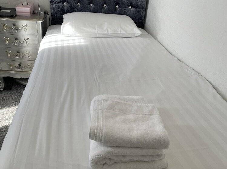 اتاق استاندارد یک نفره, Diamonds Villa Near York Hospital