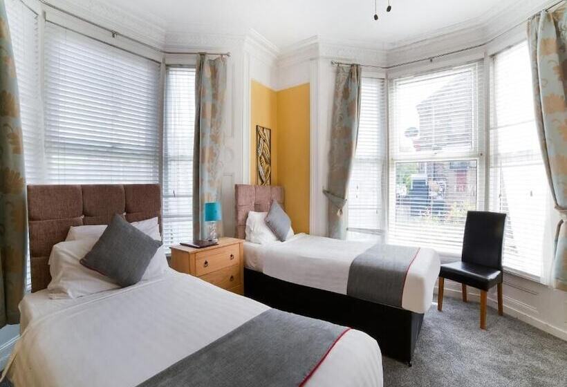 اتاق سوپریور, Diamonds Villa Near York Hospital