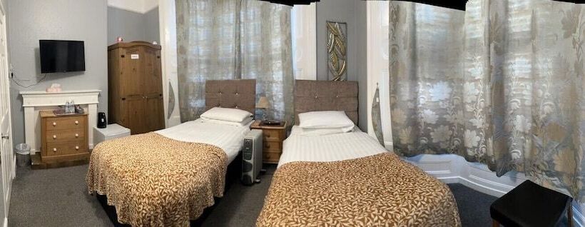 اتاق سوپریور, Diamonds Villa Near York Hospital