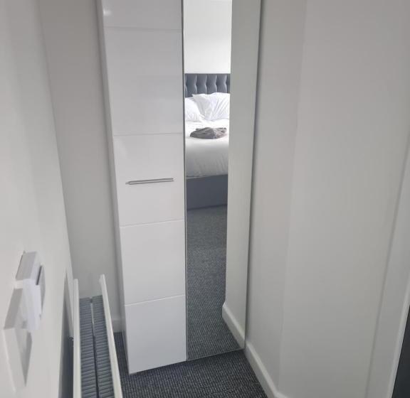 Deluxe Room, Langley House