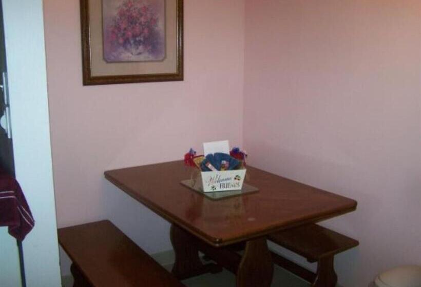 شقة غرفة واحدة, Oak Square 309