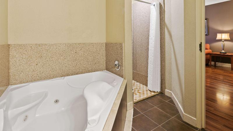 스위트 킹사이즈 침대, Best Western Plus Georgetown Inn & Suites