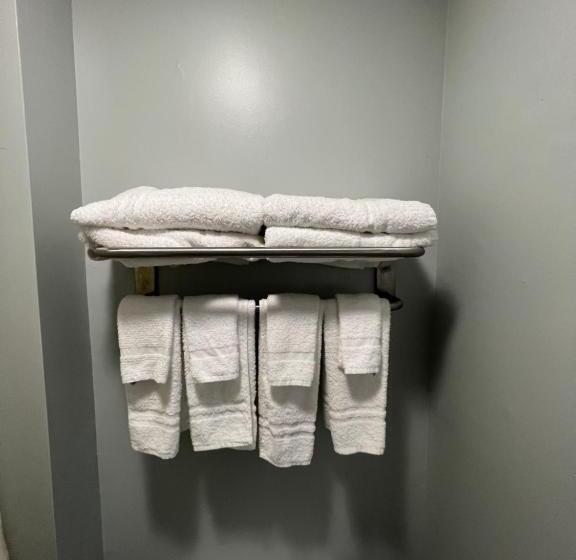 디럭스 스위트, Executive Inn