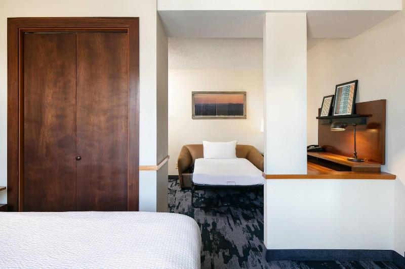 سوئیت با تخت بزرگ, Fairfield Inn & Suites By Marriott Tulsa Central
