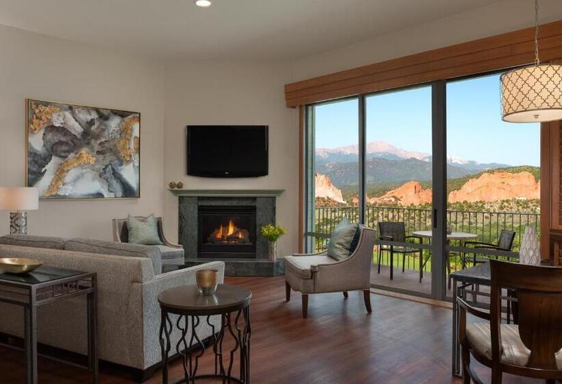 プレミアムスイート, Garden Of The Gods Resort & Club