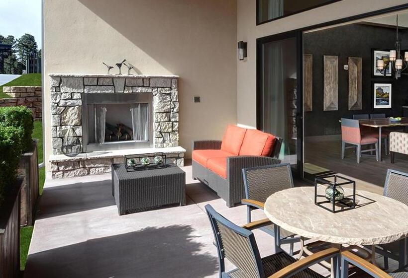 スイート, Garden Of The Gods Resort & Club