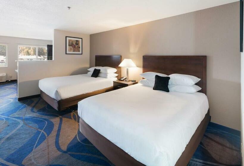 سوییت لوکس, Red Lion Inn & Suites Kennewick Tri Cities
