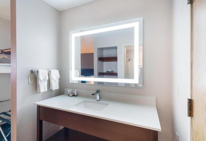 Deluxe Suite King Bed, Red Lion Inn & Suites Kennewick Tri Cities