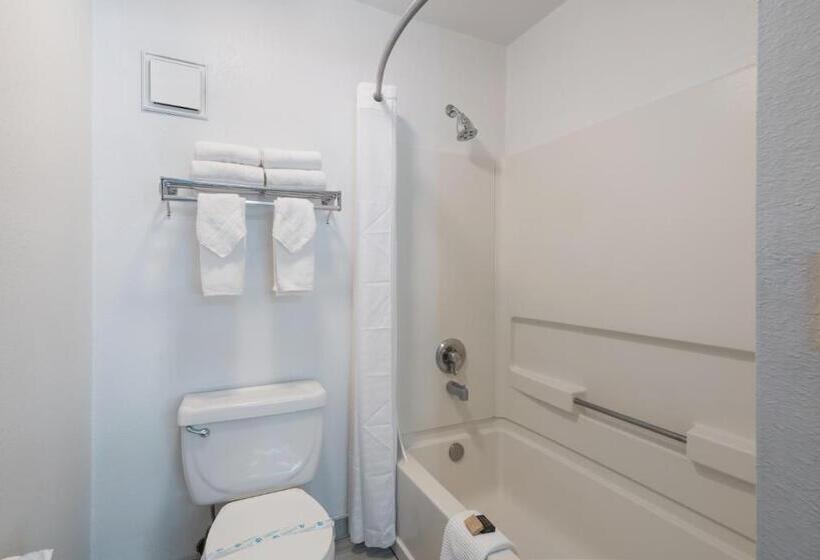سوییت سوپریور, Red Lion Inn & Suites Kennewick Tri Cities