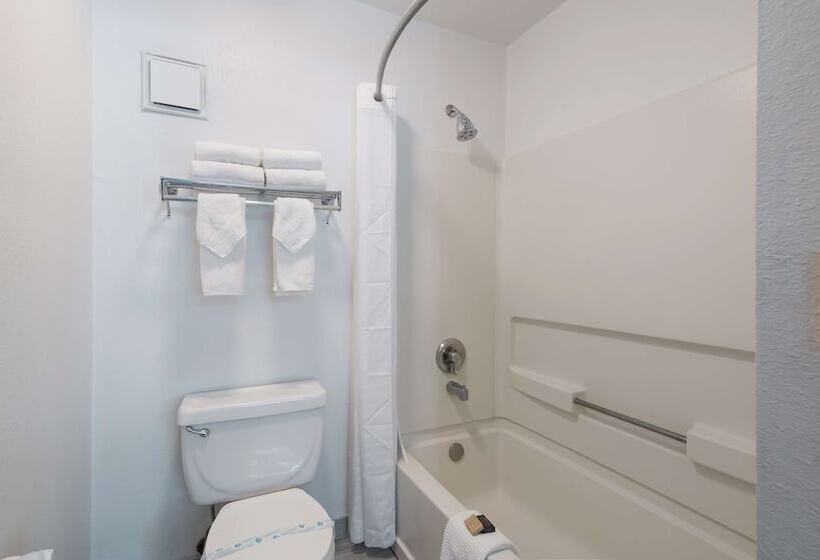 سوییت لوکس, Red Lion Inn & Suites Kennewick Tri Cities