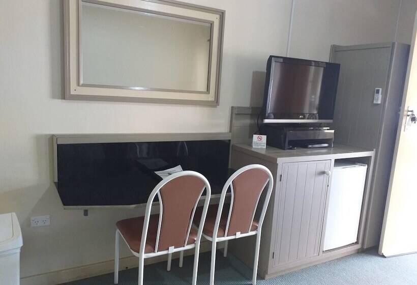 Single Deluxe Room, Bucketts Way Motel Gloucester