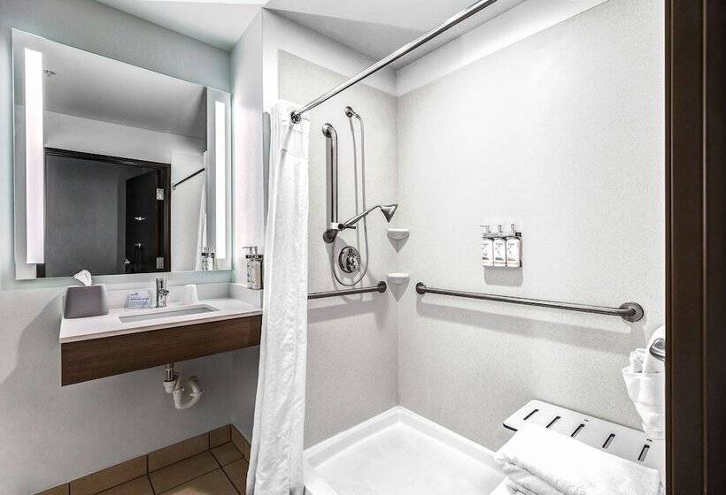 장애인을 위한 스위트, Holiday Inn Express Hotel & Suites Salina, An Ihg