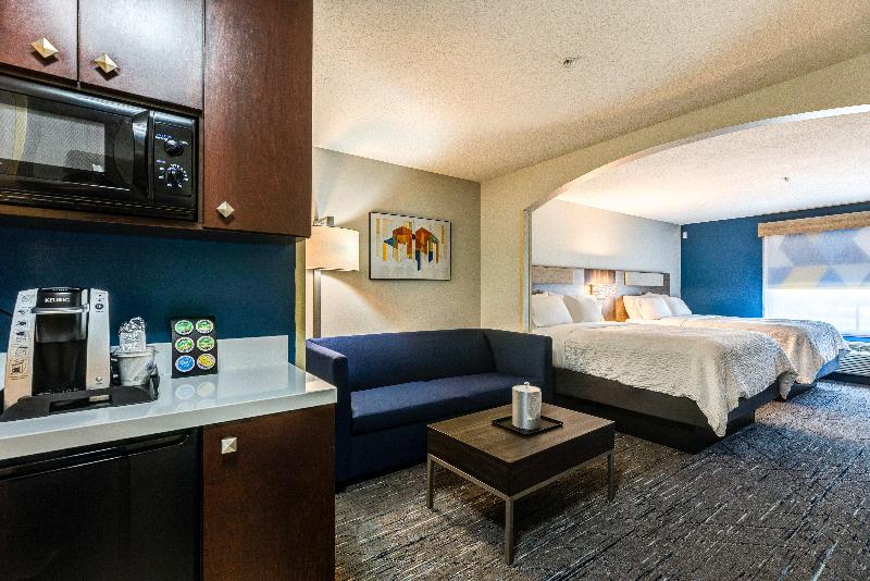 장애인을 위한 스위트, Holiday Inn Express Hotel & Suites Salina, An Ihg