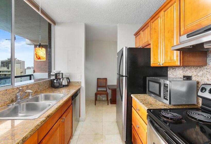 Апартаменты 1 Спальня с Балконом, Waikiki Beach Condominiums