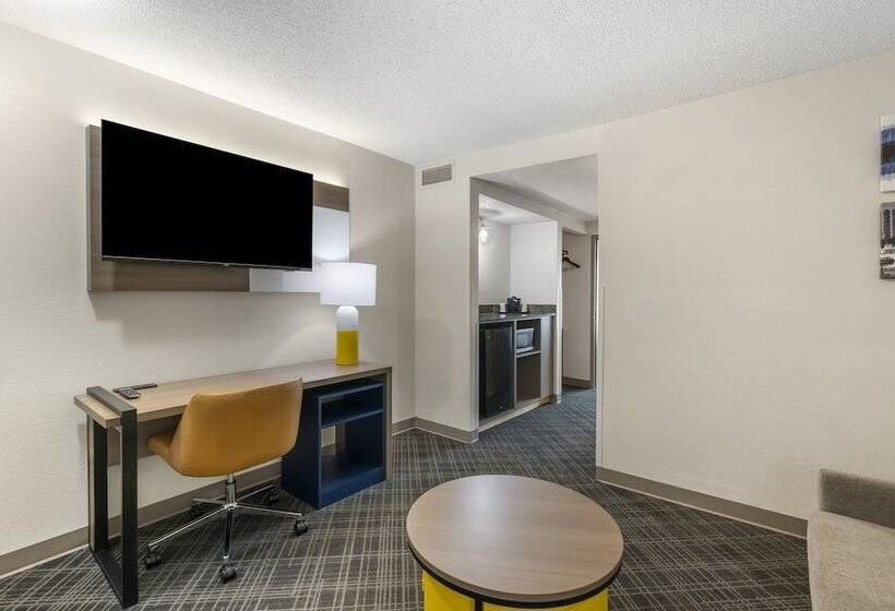 스위트, Comfort Inn & Suites Hampton Near Coliseum