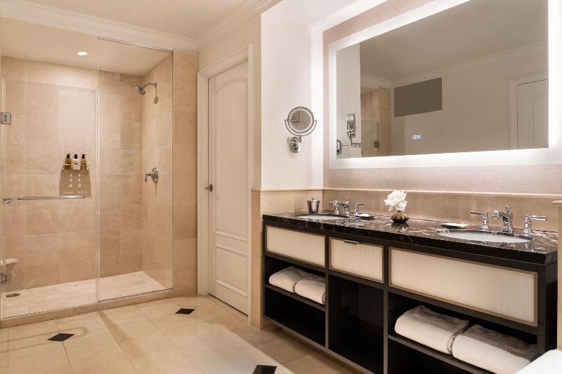Suite Deluxe Lit King Size, The Ritzcarlton, Dallas