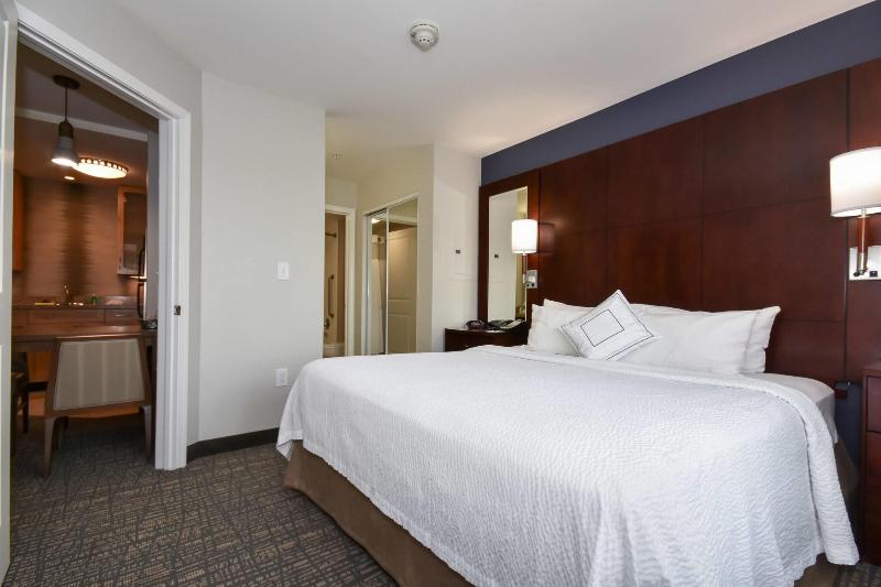 Люкс Кровать Кинг, Residence Inn Charlotte Concord