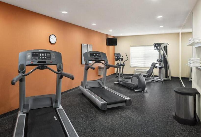 מיטת קינג בסוויטה, Country Inn & Suites By Radisson St. Peters Mo