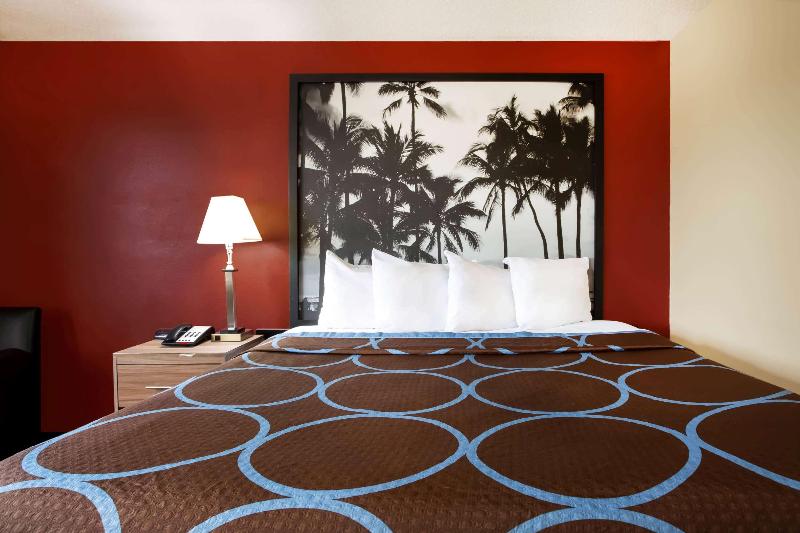 מיטת קינג בסוויטה, Country Inn & Suites By Radisson St. Peters Mo