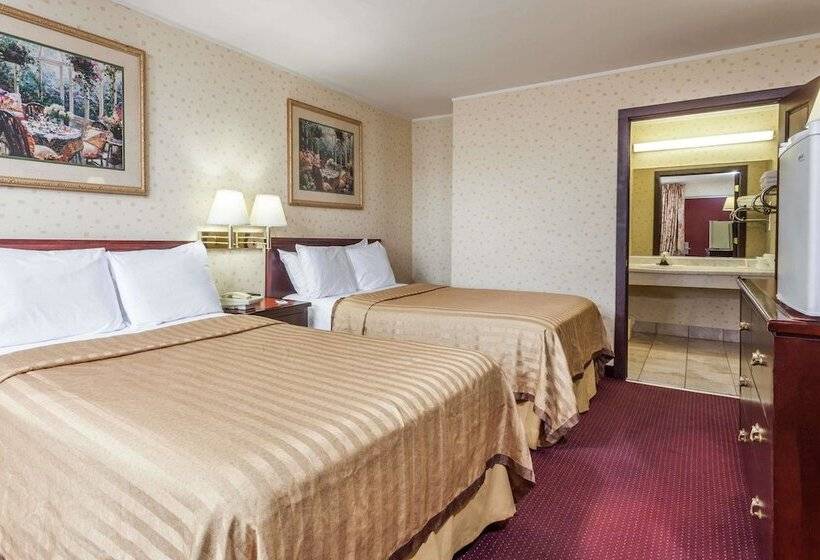 Номер Стандарт 2 Двуспальные Кровати, Travelodge By Wyndham Seymour