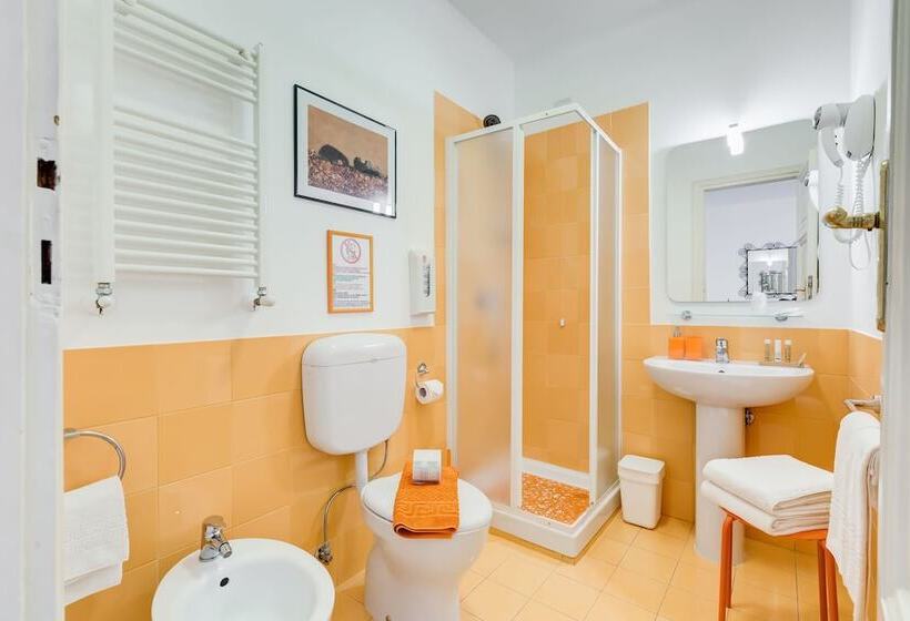 חדר קומפורט לשלושה, 2 Passi Al Colosseo B&b