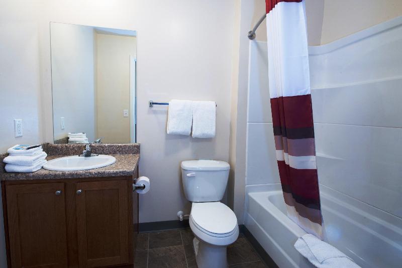 스위트, Red Roof Inn & Suites Dickinson