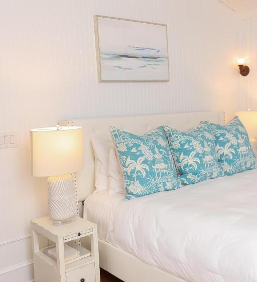 Люкс 2 Спальни, The Burrus House Inn Waterfront Suites