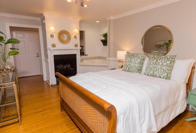 Номер Стандарт Вид на Море, The Burrus House Inn Waterfront Suites
