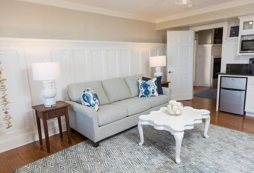 Люкс Deluxe Вид на Море, The Burrus House Inn Waterfront Suites